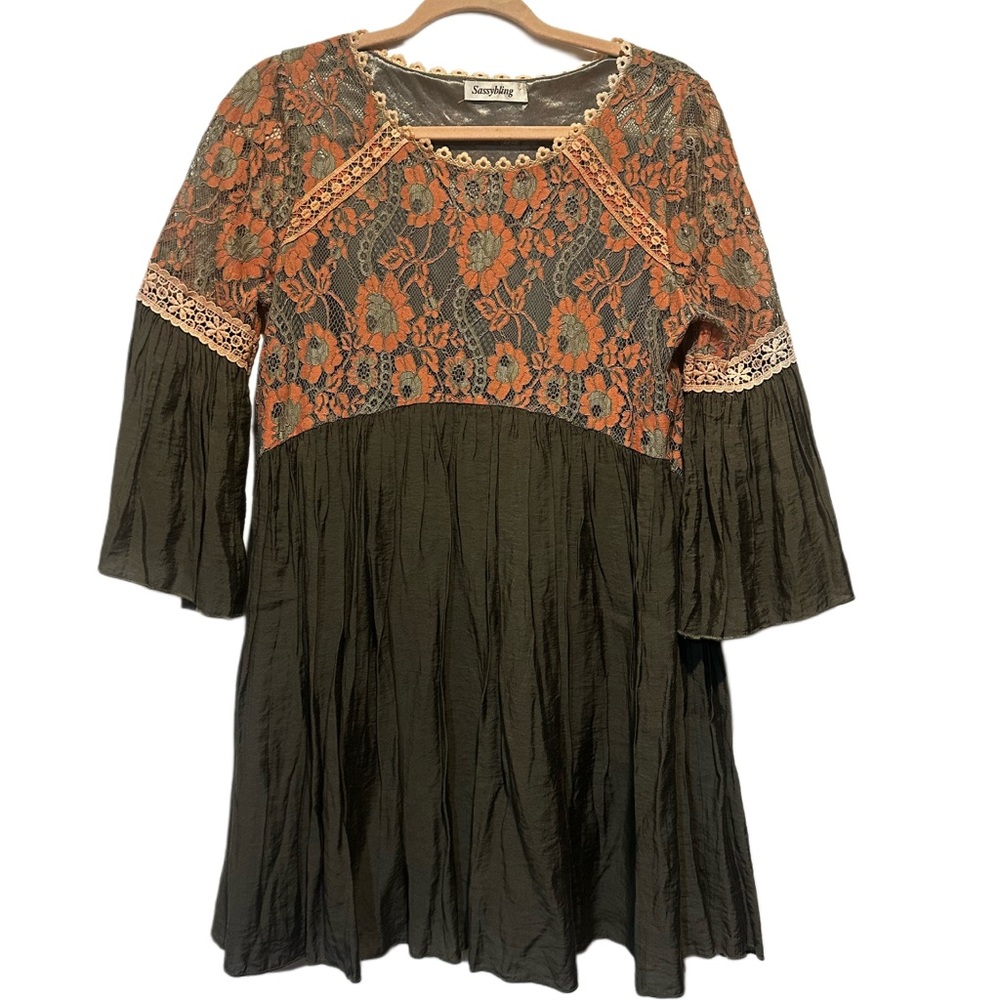 Lace babydoll dress. Pink and green‎ size L